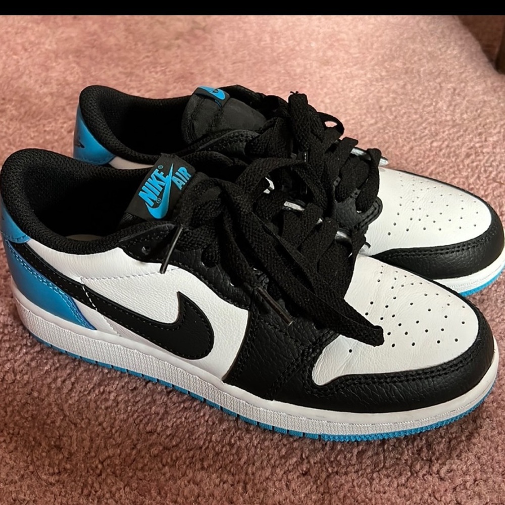 Air Jordan Blue and White Sneakers Low-Top 4Y, 5.5W